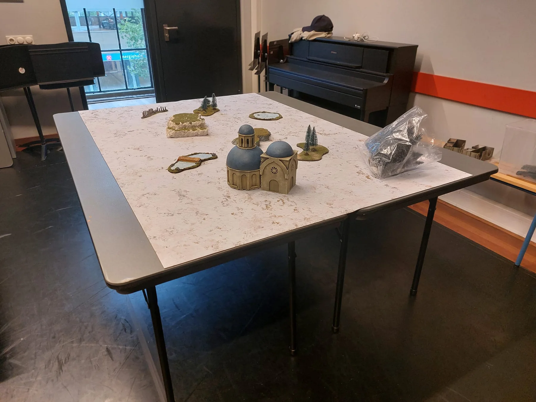 Speeltafel met besneeuwd fantasy terrein